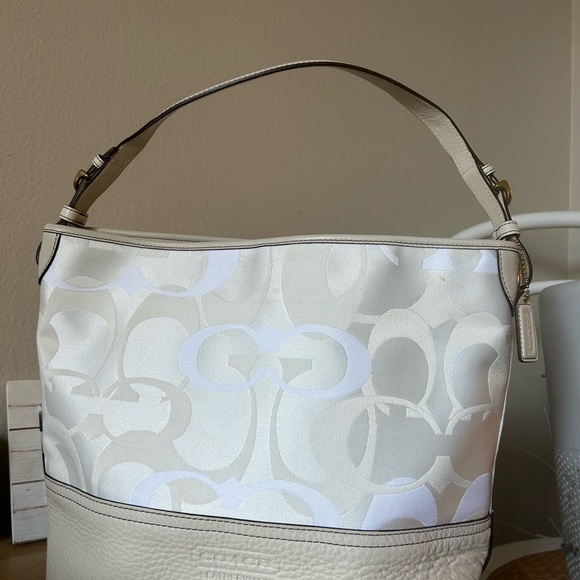 Coach Cream Structured Shoulder Bag with Timeless Design - Picture 5 of 9